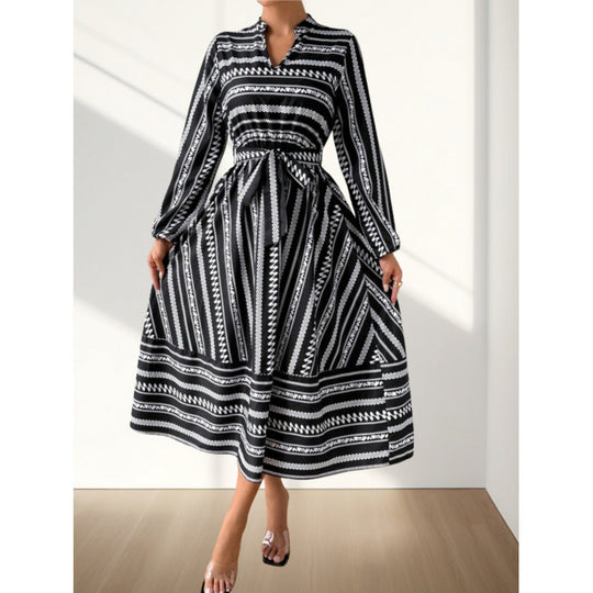 Damen Maxikleid mit modernem geometrischem Muster und schönem Taillengürtel EB