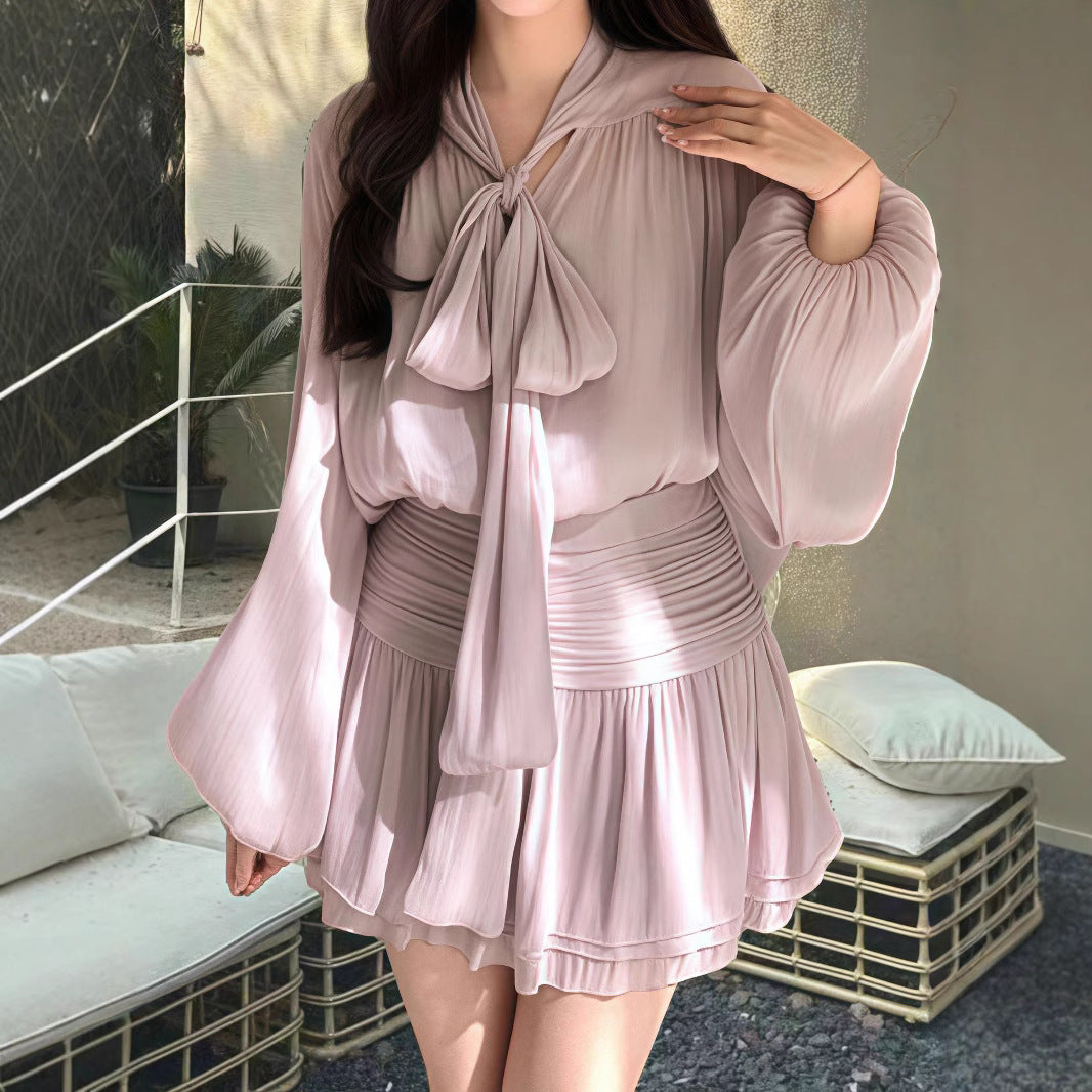 Damen Verspieltes Chiffon-Kleid mit schleifenverziertem Ausschnitt und weit geschnittenen Ärmeln EB