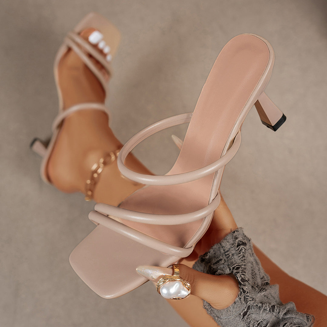 Damen nan minimalistische Sandalette mit drei schmalen Riemen, quadratischer Zehenform und femininem Trichterabsatz EB
