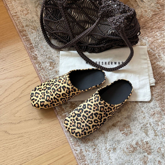 Damen Modische Clogs mit trendigem Leopardenmuster und ergonomischer Fußbettausstattung EB