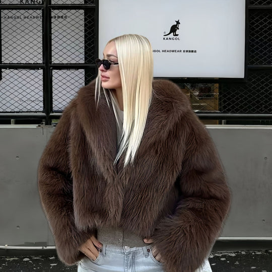 Damen Luxuriöse Kunstpelzjacke mit voluminösen Ärmeln und elegantem Schnitt EB