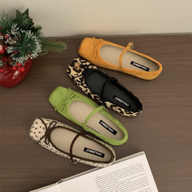Damen elegante Ballerinas mit floralem Muster und zierlichen Riemen EB