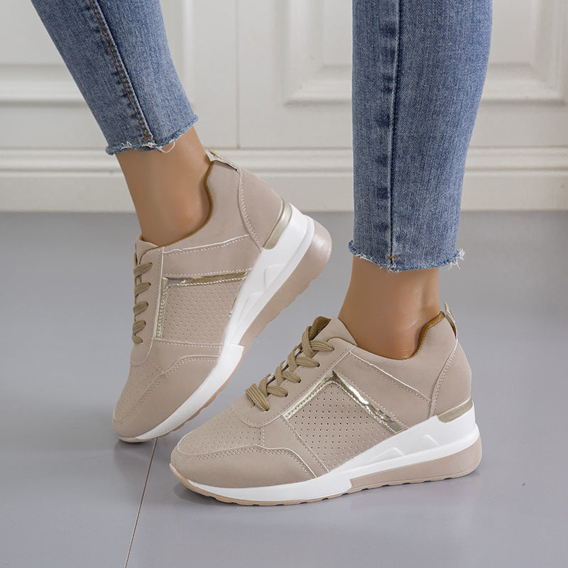 Damen Sportliche Sneakers mit perforierter Oberfläche und modischem Metallic-Detail EB