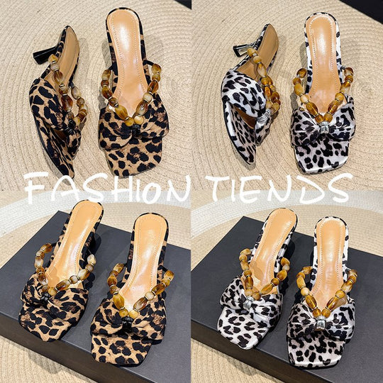 Damen Elegante Slingback Sandaletten mit tierischem Muster und Schmuckdetails EB