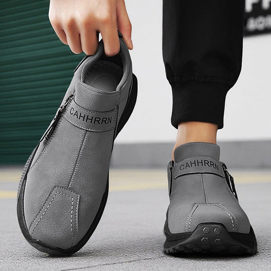 Herren robuste Outdoor-Sneaker mit seitlichem Reißverschluss, gepolstertem Knöchelkragen und griffiger Profilsohle EB