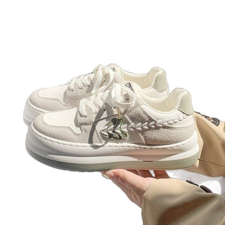 Damen Modische Sneakers mit elegantem Kragen und einzigartigen Design-Details EB