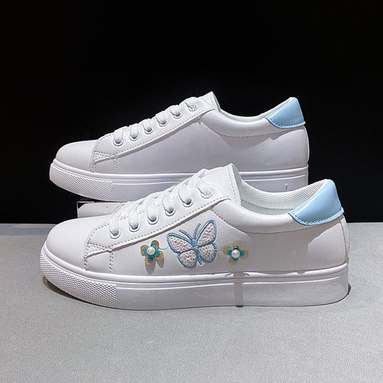 Damen Freizeit Sneakers mit verspieltem Schmetterlings- und Blumenmotiv EB