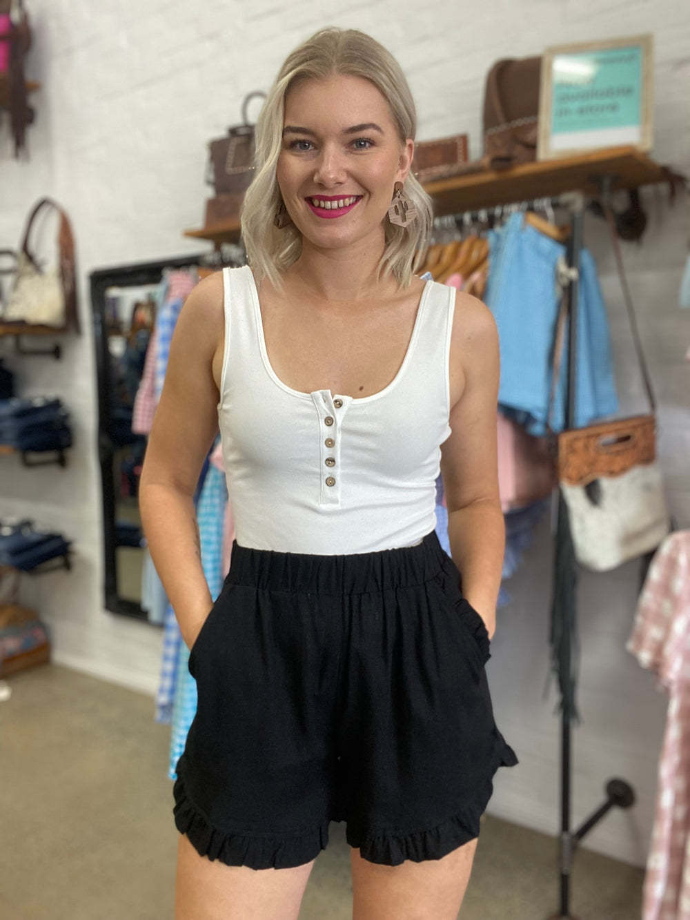 Damen Freizeitshorts mit Rüschendetails und praktischen Taschen EB