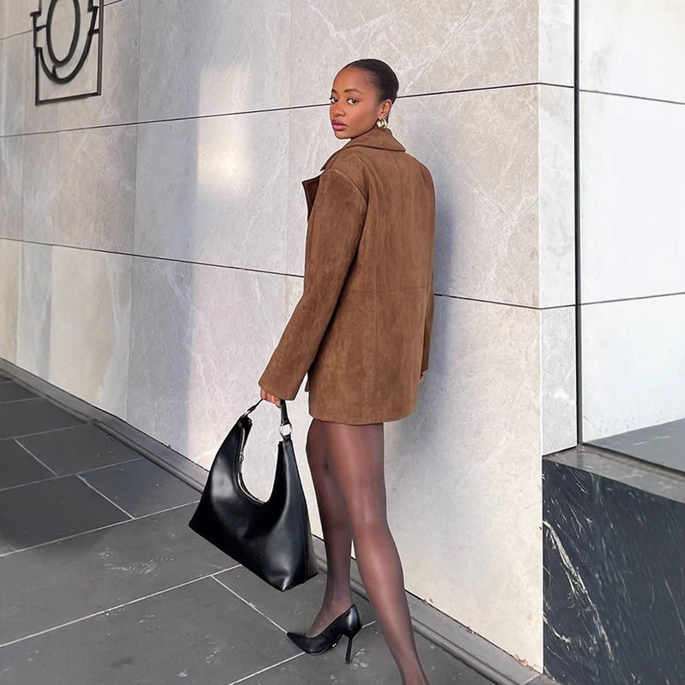 Damen Designer-Sakko mit tiefem V-Ausschnitt und modernen Details EB