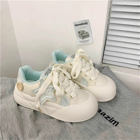 Damen Sneakers mit trendigem Sternen-Applikation und komfortabler Laufsohle EB