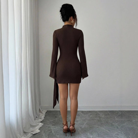 Damen nan figurbetontes Strick-Minikleid mit Stehkragen, Trompetenärmeln und seitlichem Drapé mit Zierring EB