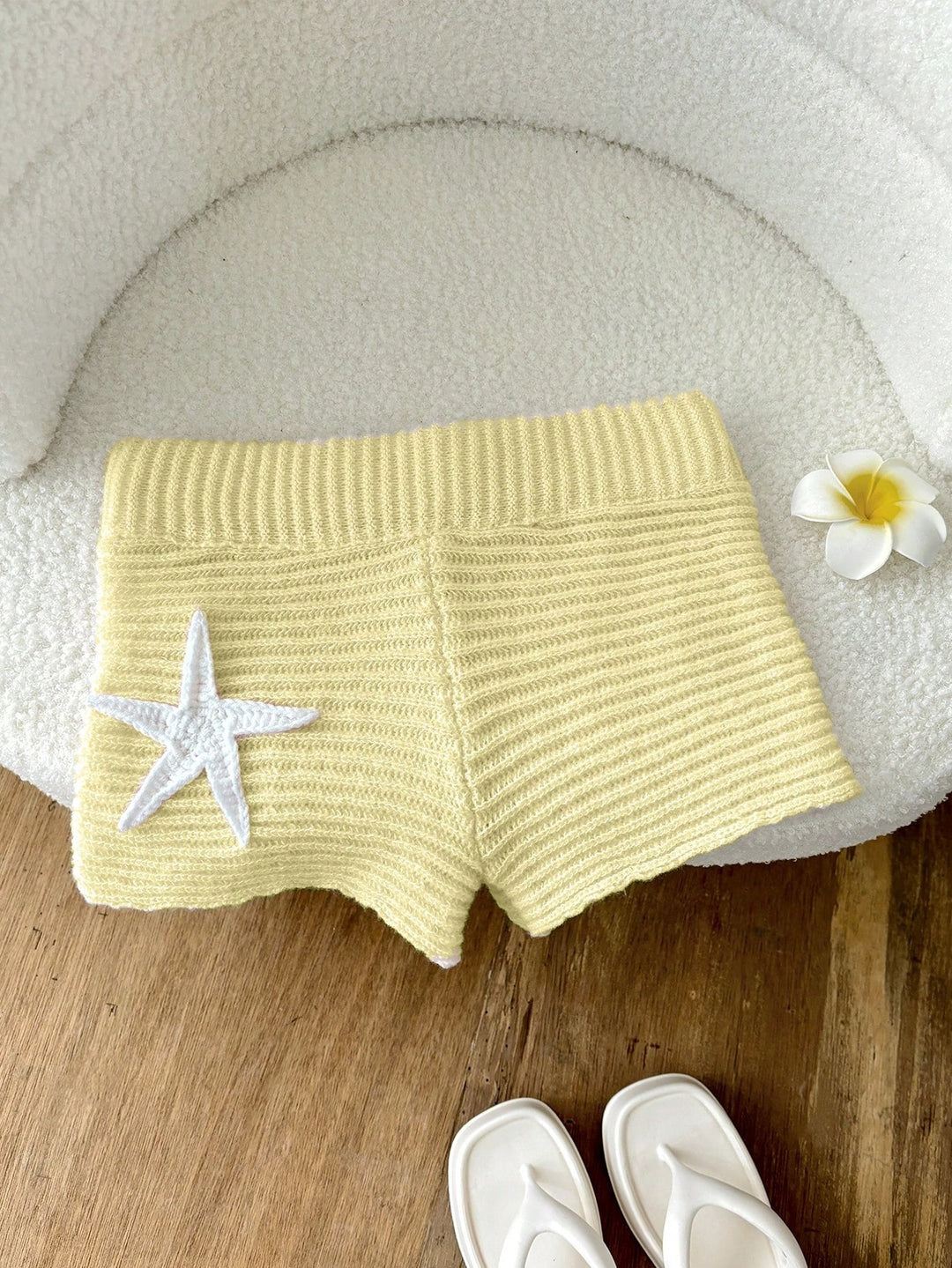 Damen kurze Strickshorts mit maritimer Applikation EB