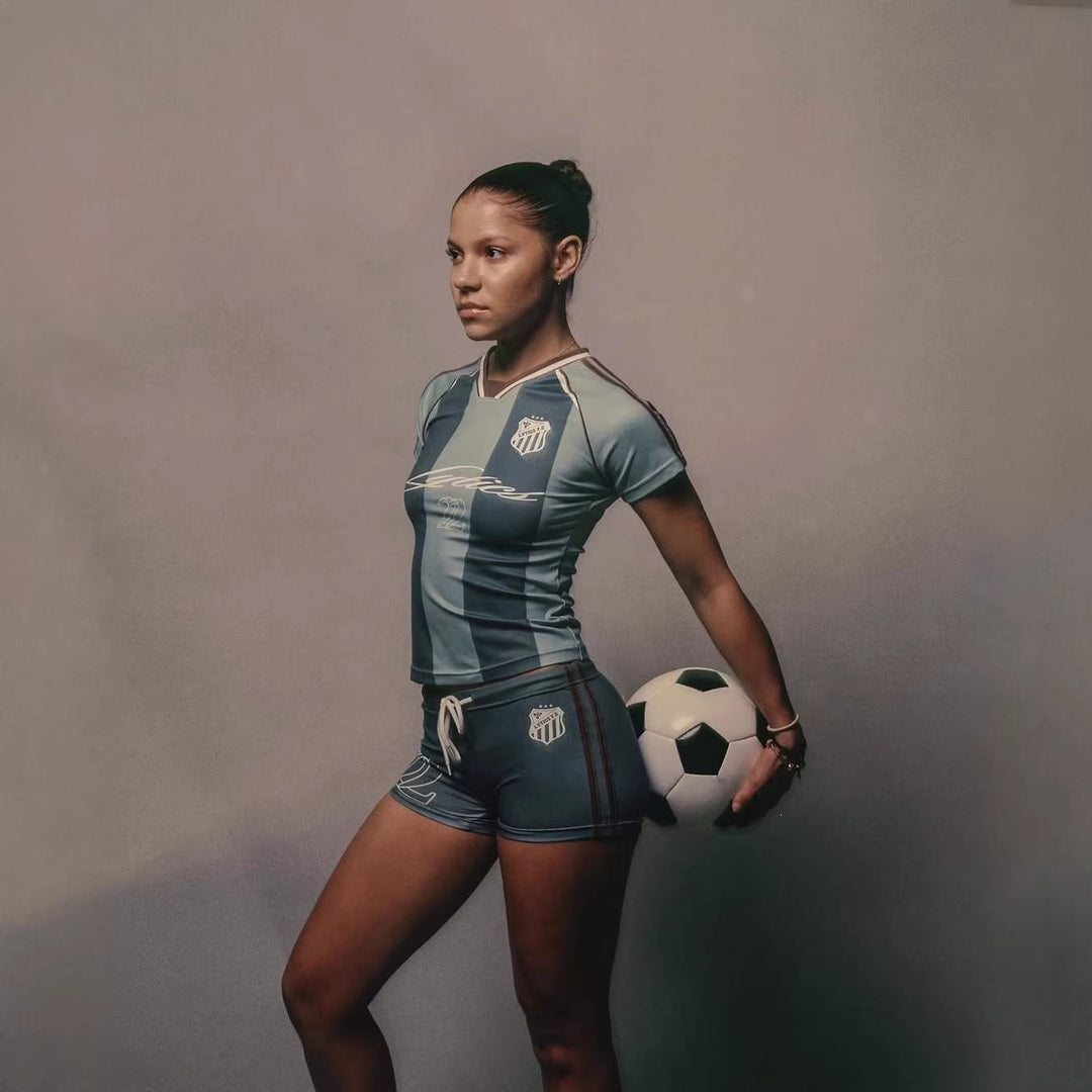 Damen Sport-Set mit figurbetonter Shorts und kurzärmeliger Oberteil EB