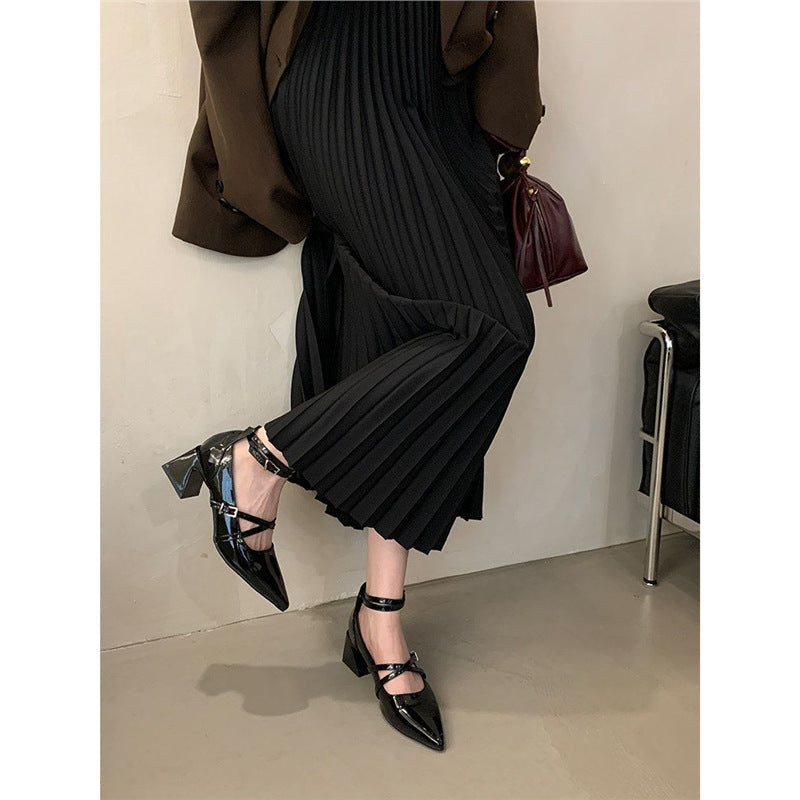 Damen elegante Slingback-Pumps mit geschmeidigem Lackfinish und verstellbarem Riemen EB