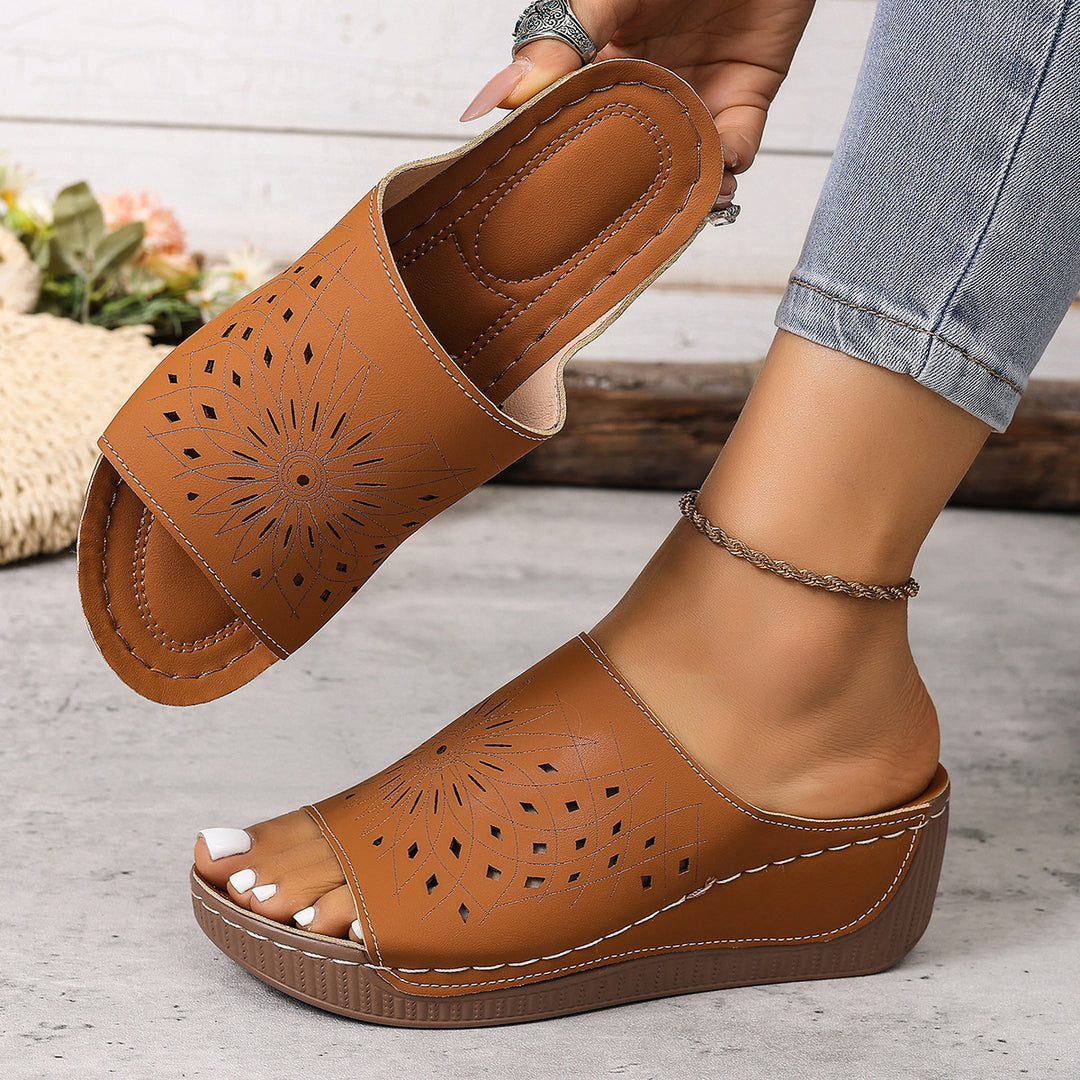 Damen Elegante und bequeme Wedge-Pantoletten mit dekorativem Lochmuster EB