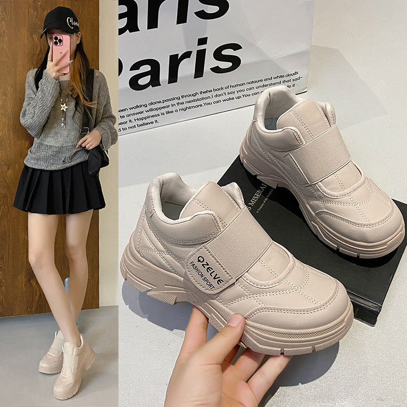 Damen Sportliche Sneakers mit rutschfestem Velours-Obermaterial und komfortabler Klettverschluss-Optik EB