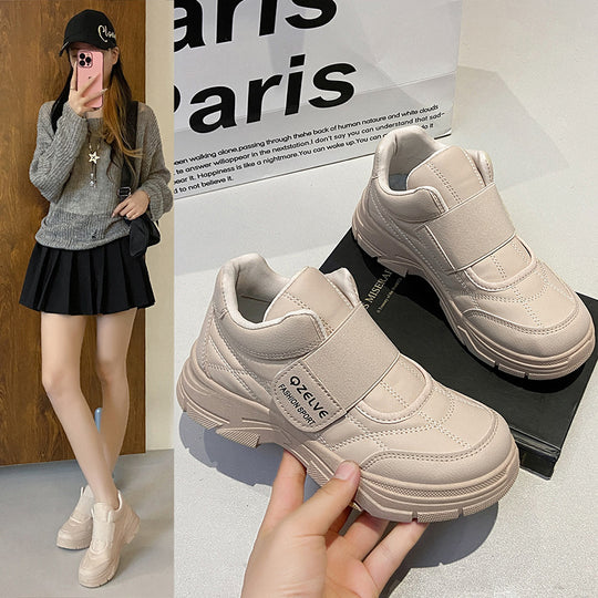 Damen Sportliche Sneakers mit rutschfestem Velours-Obermaterial und komfortabler Klettverschluss-Optik EB