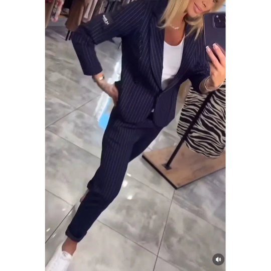 Damen Elegantes business-casual Anzug-Set mit feinen Streifen und modernem Schnitt EB