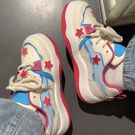 Damen verspielte Sneakers mit bunten Stern-Applikationen und komfortablem Dämpfungssystem EB