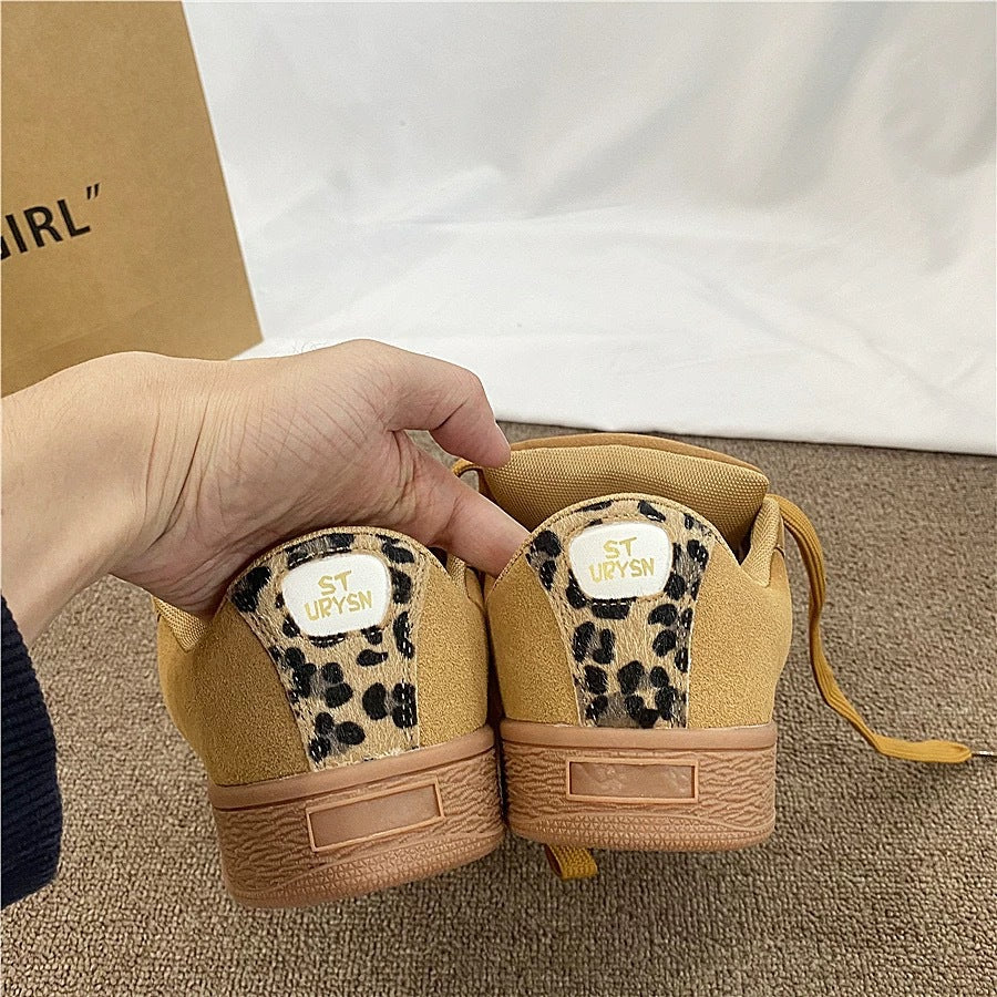 Damen Sneakers aus hochwertigem Wildleder mit bequemen Schnürsystem EB