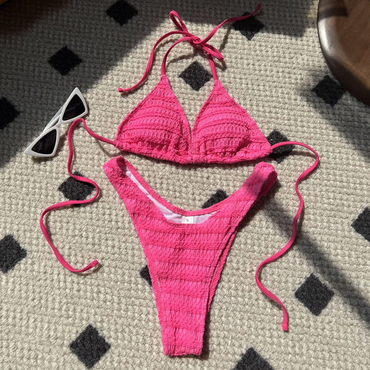 Damen Triangel-Bikini mit strukturierter Oberfläche und verspielten Trägern EB