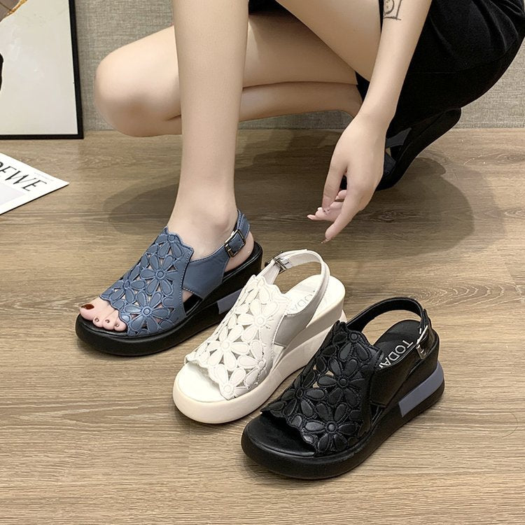 Damen Wedge-Sandalen mit floralem Cut-Out-Design und komfortablem Plateau EB