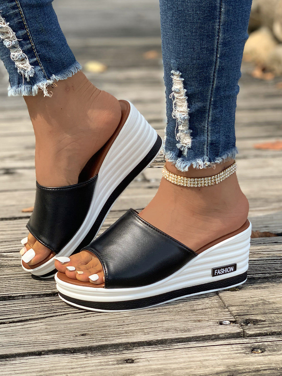 Damen Glamouröse Wedge-Pantoletten mit schimmerndem Obermaterial und bequemer Sohle EB