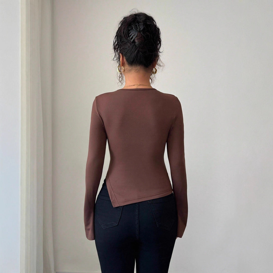Damen nan figurbetontes Langarmshirt mit Schlüsselloch und Ringapplikation EB