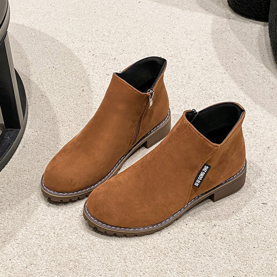 Damen nan kurze Reißverschluss-Stiefelette aus Veloursoptik mit profiliertem Traktorsohlensystem und gepolstertem Komfortfutter EB