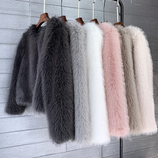 Damen Flauschige Kurzjacke aus hochwertigem Kunstfell mit eleganten Ärmeln EB