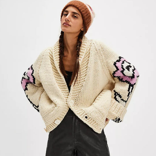 Damen Oversized Grobstrick-Cardigan mit Schalkragen, Blumenintarsien & Knopfleiste EB