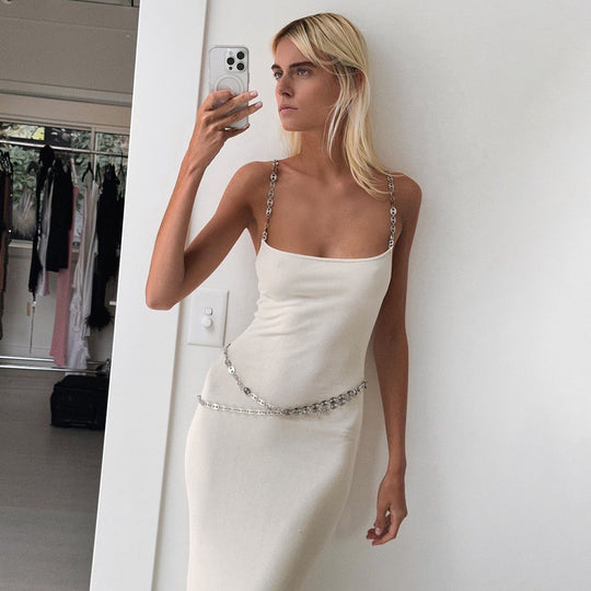 Damen Elegantes Maxikleid mit dekorativem Kettenakzent EB