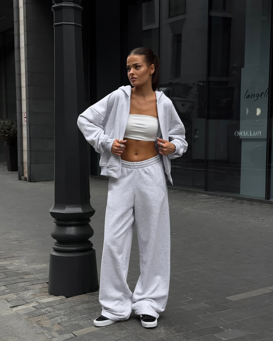 Damen extraweites Relaxed-Fleece-Set mit überlanger Kapuzenzipjacke und fließender Hose mit hohem Bund Eichborn Berlin