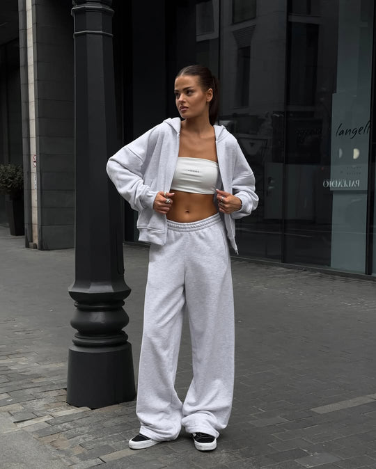 Damen extraweites Relaxed-Fleece-Set mit überlanger Kapuzenzipjacke und fließender Hose mit hohem Bund Eichborn Berlin