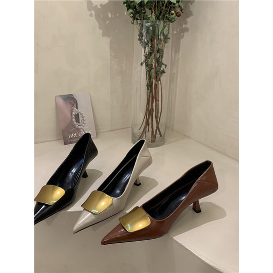 Damen spitze Pumps mit metallic-beschichtetem Akzent und disturbierter Absatzhöhe EB