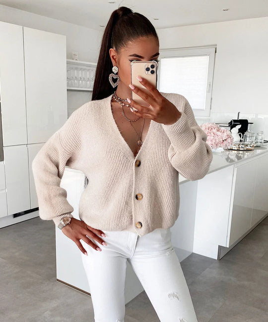 Damen Strickjacke mit voluminösen Ärmeln und hochwertigen Holzknöpfen EB