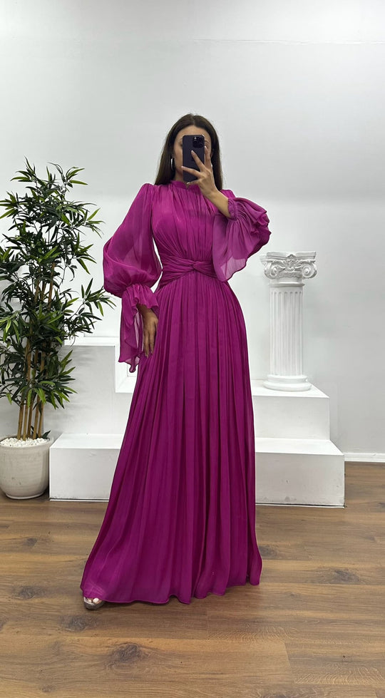 Damen Maxikleid mit figurschmeichelndem Schnitt und eleganter Raffung EB