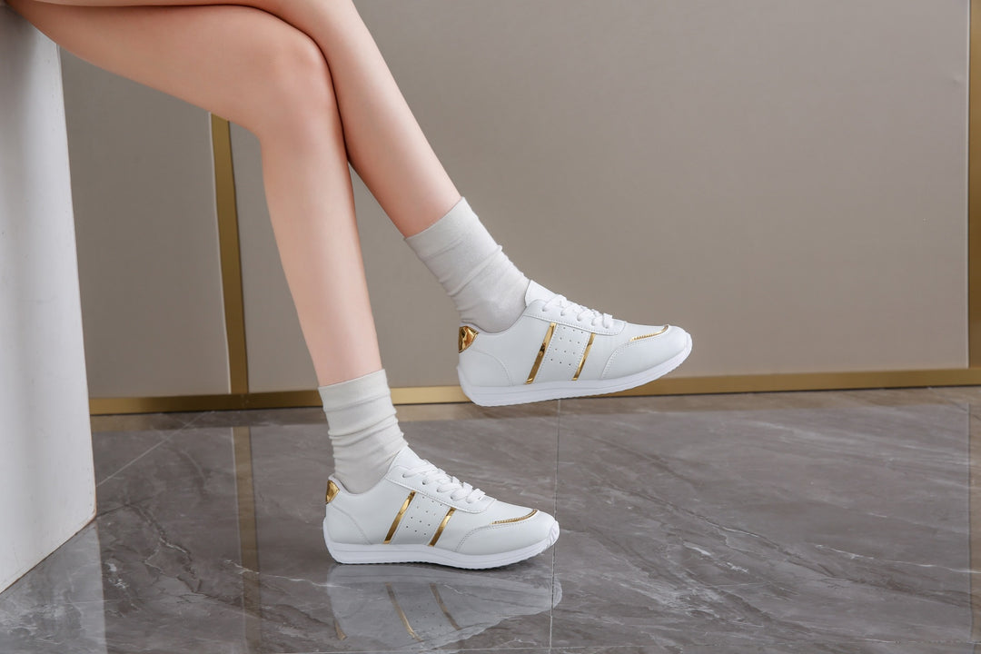 Damen Sportliche Sneakers mit glamouriösen Akzenten EB