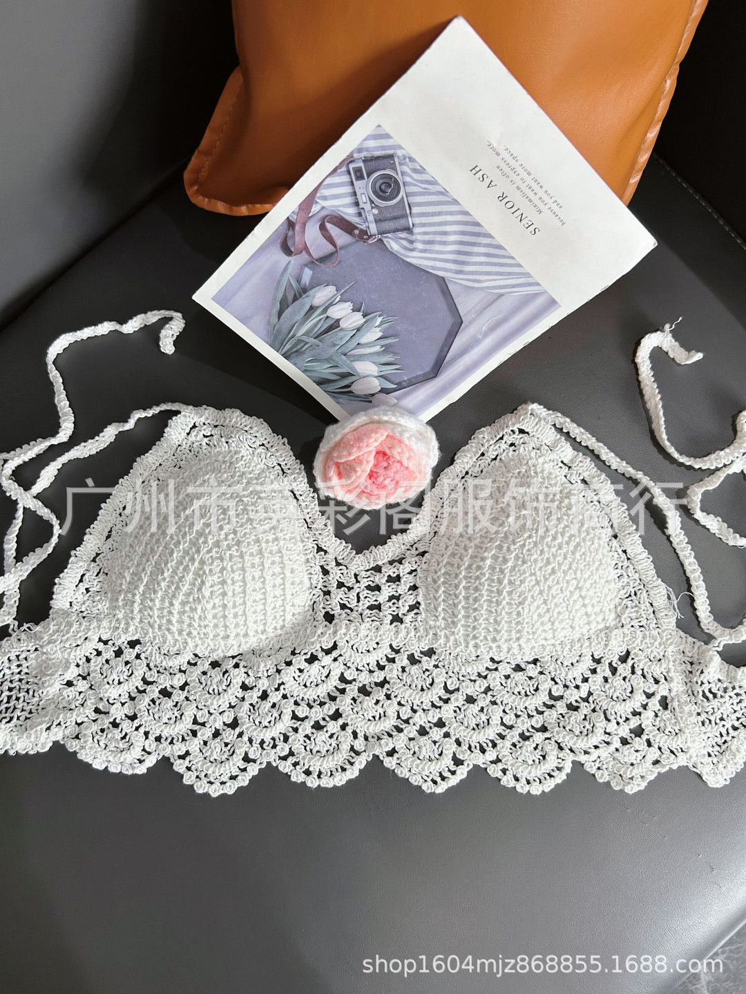 Damen gehäkeltes Bikinioberteil mit bunten Quasten EB