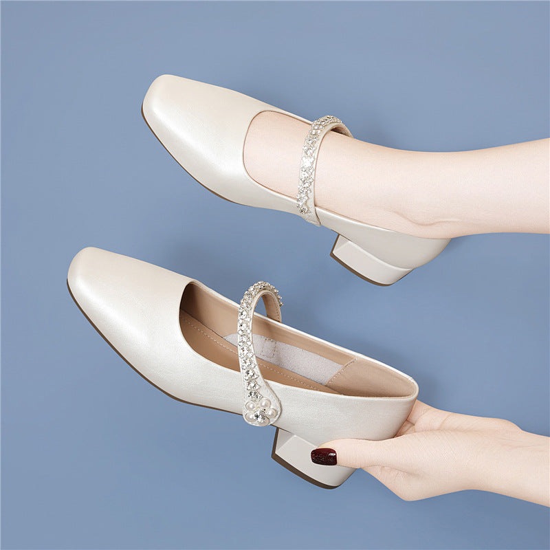 Damen elegante Pumps mit modischem Riemen und Schmuckdetails EB
