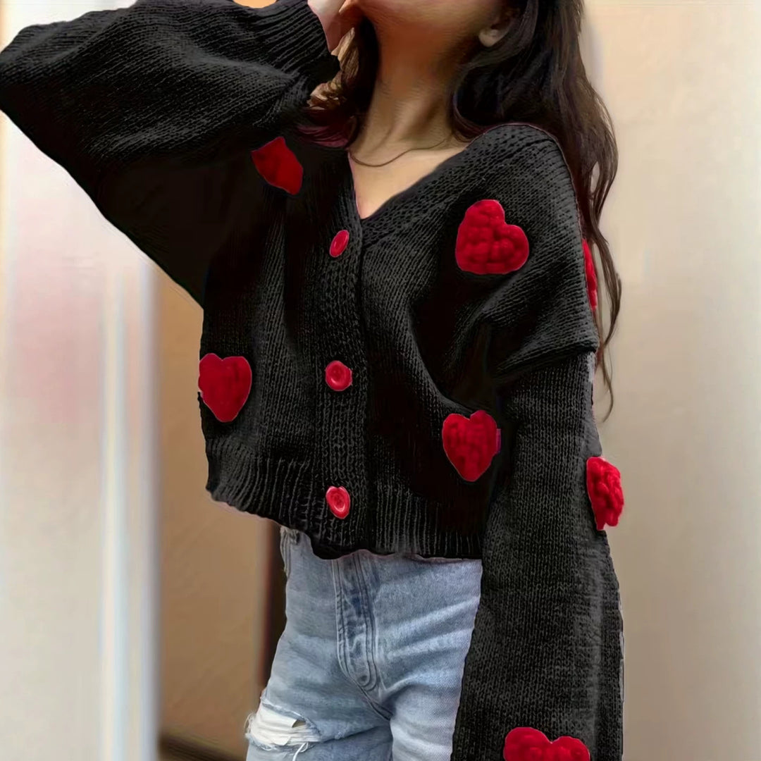 Damen Kurzgeschnittener V-Ausschnitt-Cardigan mit geprägten Herz-Applikationen und Schmuckknöpfen EB