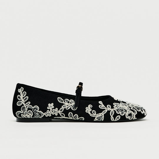Damen Ballerinas mit verstellbarem Riemendesign und aufwendiger Blumenstickerei EB