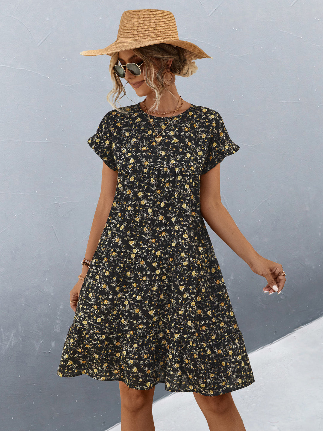 Damen Freizeitkleid mit voluminösem Rock und floralem Design EB
