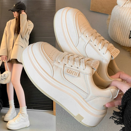 Damen Plattform Sneakers mit modischer Silhouette und rutschfester Außensohle EB
