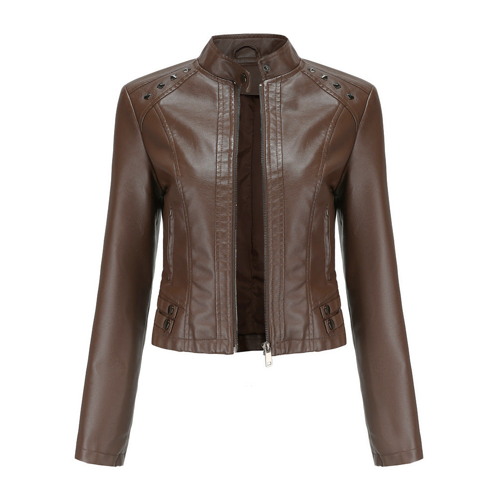 Damen nan kurze taillierte Kunstlederjacke mit Nietenbesatz und Stehkragen EB