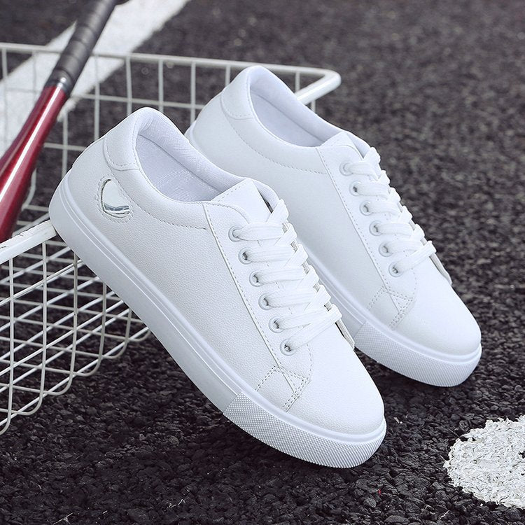 Damen Minimalistische Low-Top Sneaker mit glatter Kunstlederoptik und komfortabler Gummisohle EB