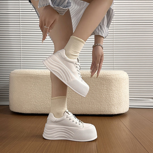 Damen Sneakers mit hoher Plateausohle und innovativem Design EB