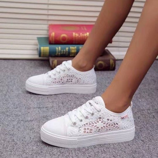 Damen Sneakers mit filigranem Spitzenmuster und rutschfester Sohle EB