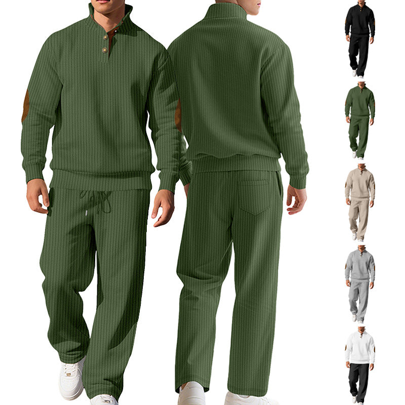 Herren nan feiner Rippstrickpullover mit halber Knopfleiste hohem Stehkragen und kontrastierendem Suedine-Ellbogenbesatz EB