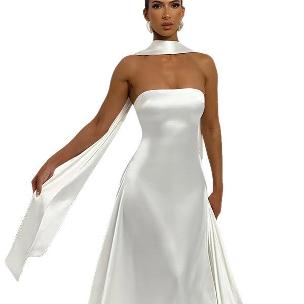 Damen Bandeau-Maxikleid mit schickem Halsschmuck und fließendem Satin EB